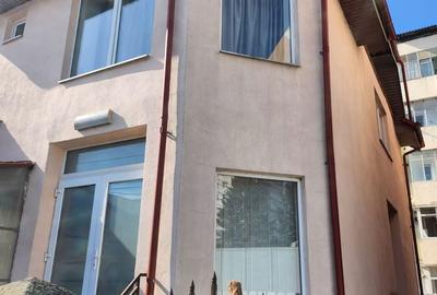 Casă cu 4 camere cu Teren 176 Mp în Central - 1