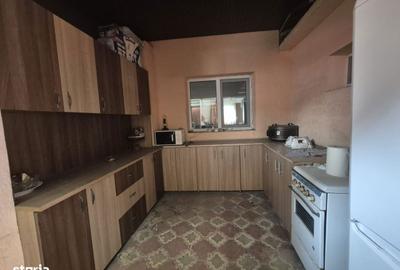 Casă cu 4 camere cu Canalizare în Central - 2