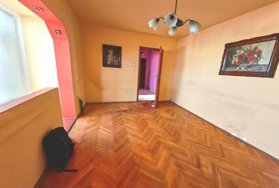Apartament cu 4 camere decomandat în Dacia