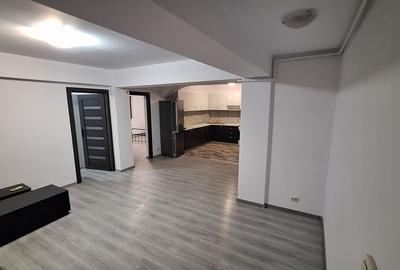 Apartament cu 3 camere semidecomandat în Obor