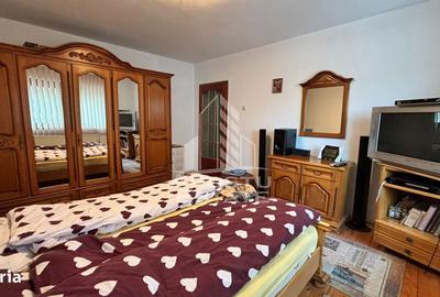 Casă cu 4 camere semidecomandat cu Canalizare în P-ța Doina - 7