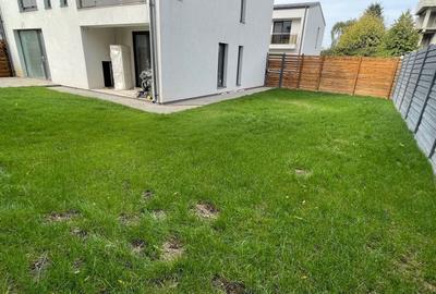 Casă cu 5 camere cu Canalizare în Tunari