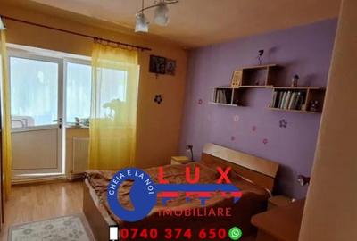 Apartament cu 3 camere decomandat în E3