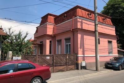 Casă cu 6 camere în Ultracentral