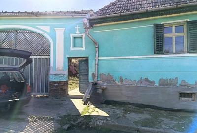 Casă cu Teren 1565 Mp în Sângătin - 2