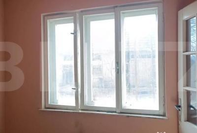 Casă cu 3 camere cu Teren 1900 Mp în Central - 1