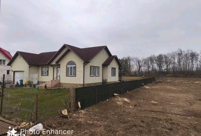 Casă cu 4 camere cu Teren 3000 Mp în Central - 9