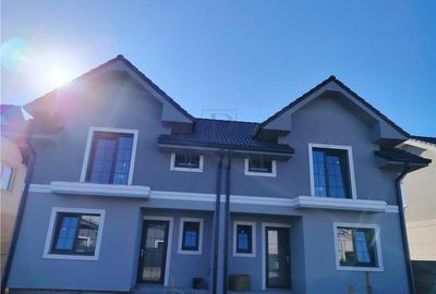 Duplex cu 4 camere cu Canalizare în Moșnița Veche - 1