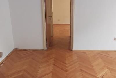 Apartament cu 2 camere semidecomandat în Centrul Civic