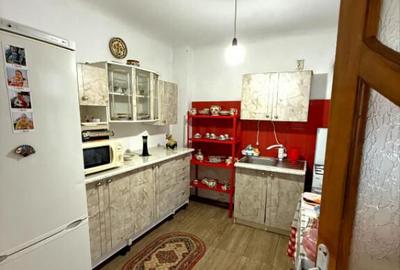 Casa centrala cu teren generos - 800 mp teren - 3