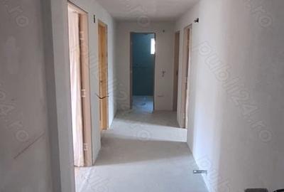 Casă cu 8 camere cu Teren 540 Mp în Poiana Țapului - 1