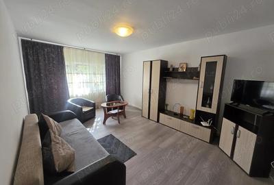 Inchiriez apartament 3 camere central - 1