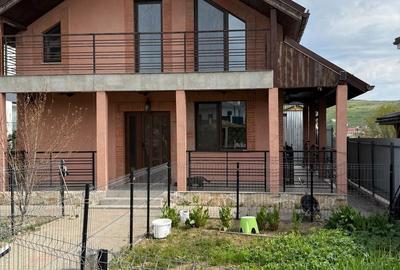 Casă cu 4 camere în Central - 1