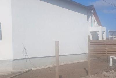 Casă cu 4 camere în Lumina