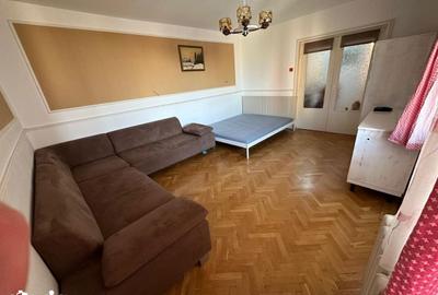 Apartament cu 3 camere în Decebal