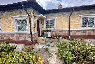 Casă individuală cu 4 camere cu Canalizare în Colentina