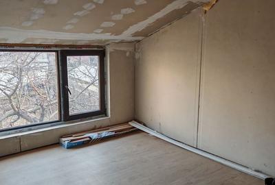 Casă cu 4 camere cu Teren 100 Mp în Central - 3