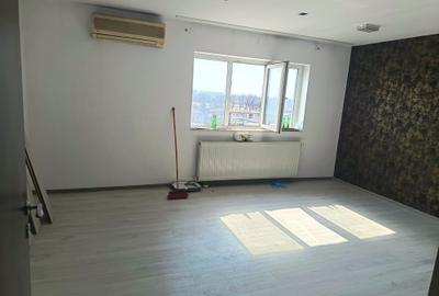 Apartament cu 3 camere decomandat în Sebastian - 3