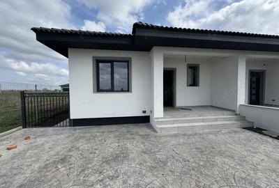 Sacalaz, 1/2 Duplex , Parter, 3 camere,2 bai,Terasa Acoperita