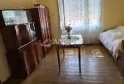 Resita, de vanzare casa, doua corpuri, curte, zona centrala - 6