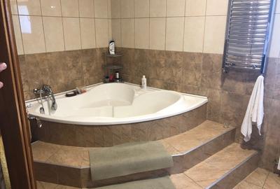 Casă individuală cu 7 camere cu Canalizare în Apărătorii Patriei - 13