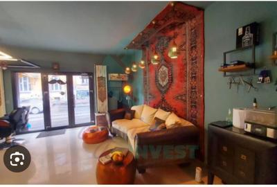 Casă individuală cu 12 camere cu Canalizare în P-ța Unirii - 2