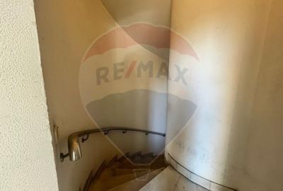 Spațiu comercial, de 180 mp, în Central - 8