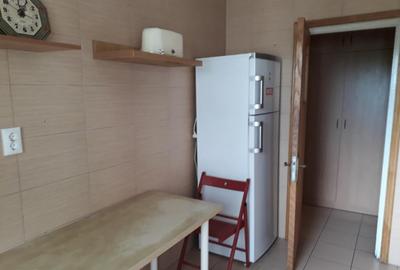 Apartament cu 4 camere semidecomandat, mobilat în Moșilor