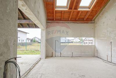 Casa spatioasa la gri, 4 camere, 3 bai, teren 500 mp - zona Bartolomeu - 23