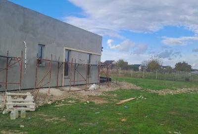 Casă cu 4 camere cu Teren 800 Mp în Vest - 1