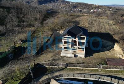 Pensiune/Vilă la roșu P+E+M în Sărata - 3