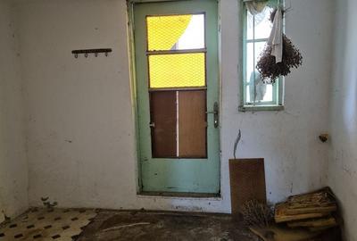 Casă cu 3 camere decomandat în Stoenești - 1