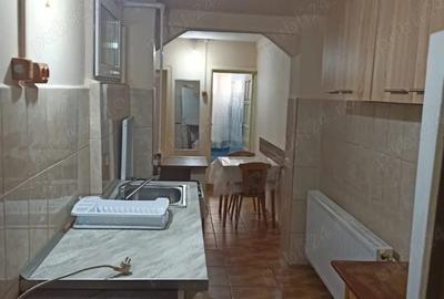 Garsonieră decomandată în Km 4 - 3