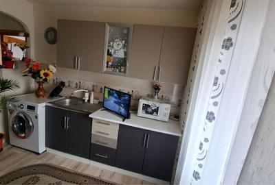 Apartament cu 3 camere decomandat în Crihala