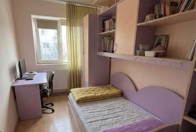 Apartament cu 3 camere semidecomandat în Central - 1