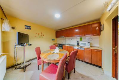 Casă individuală cu 5 camere cu Canalizare în Central - 3