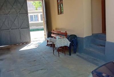 Casa de vanzare la tara,teren5000 mp plus o hala de 100 m p. - 2