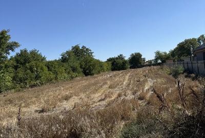 Teren de 970 mp, în Runcu