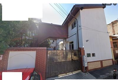 Casă cu 6 camere cu Teren 200 Mp în Parcul Carol