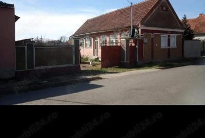 Casă cu 4 camere cu Teren 1080 Mp în Central