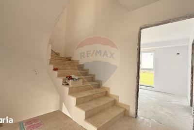 Casă cu 5 camere cu Teren 200 Mp în Dobroești - 2