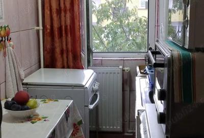 Vanzare Apart. 2 cam. cf.2, et.3 fara balcon, supraf. de 35.mp., mobilat si utilat, in Zona Apollo. - 13