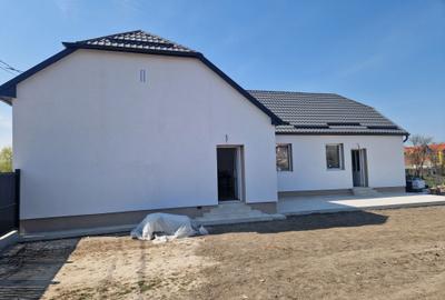 Casă cu 3 camere în Utvin