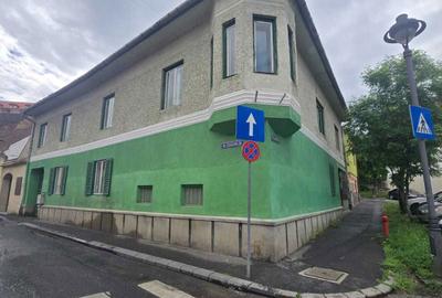Casă cu 4 camere în Central - 2