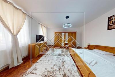Apartament cu 3 camere semidecomandat în Central - 3