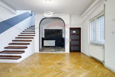 Casă cu 9 camere cu Teren 542 Mp în Centrul Civic - 3