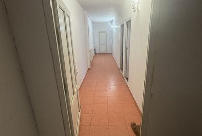Spațiu comercial, de 120 mp, în Central - 3