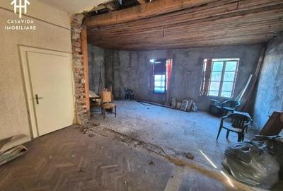 Casă cu 2 camere cu Teren 365 Mp în Central