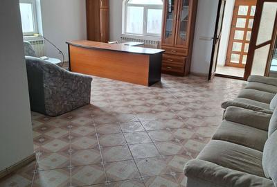Casă cu 4 camere în Central - 6
