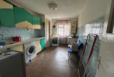 Apartament cu 4 camere decomandat în Central - 1